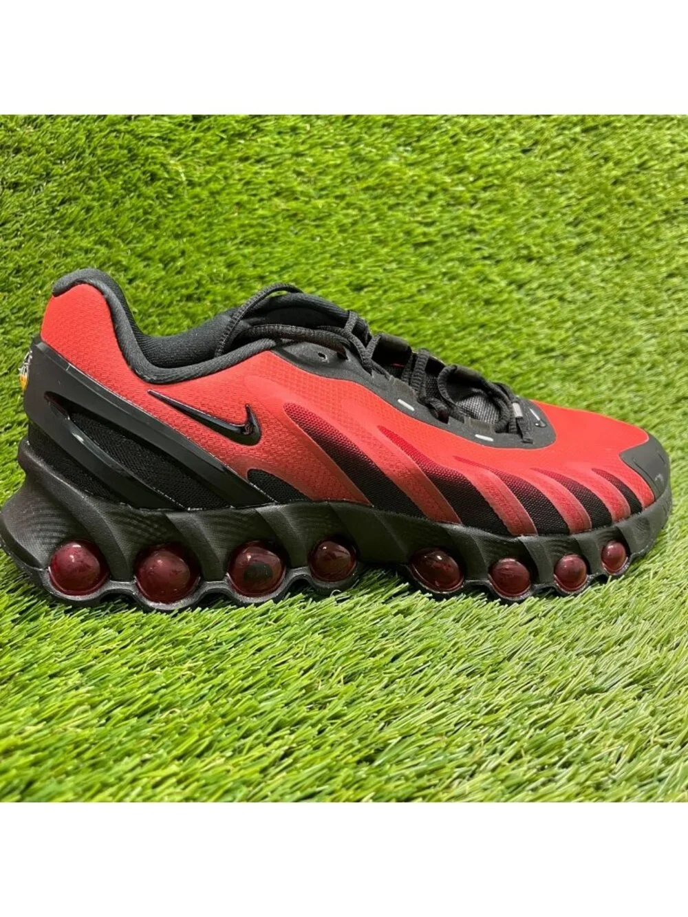 Nike Air Max Dn8 Black Bright Crimson Red Mens Size 9.5 Running Shoes Sneakers